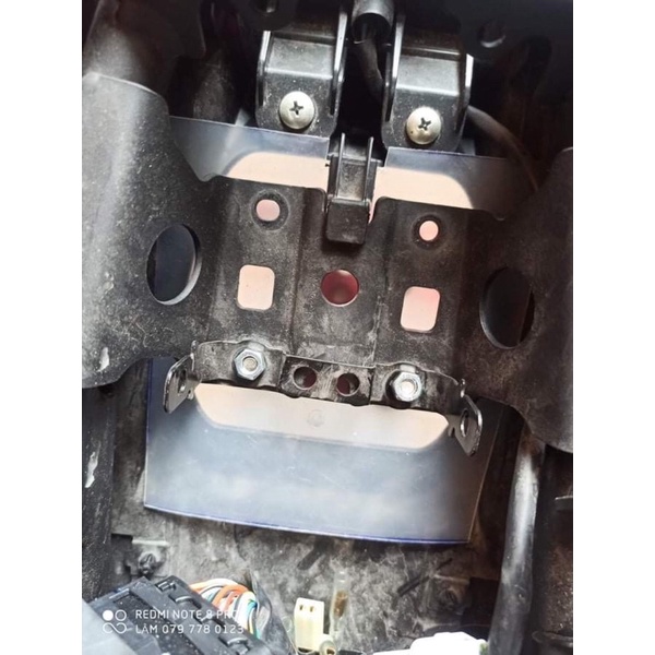 Mica che bùn pat biển số yamaha r15