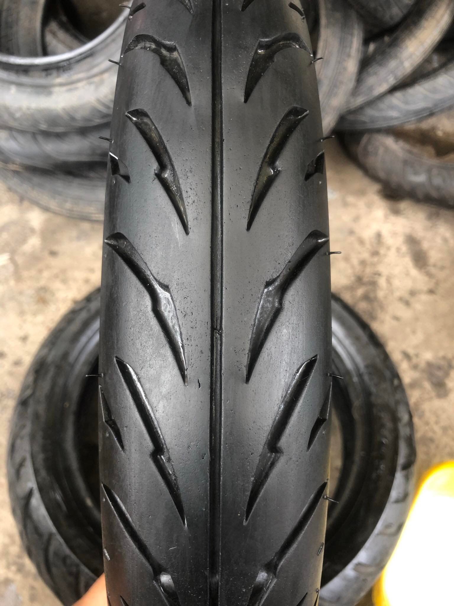 Vỏ lốp quick 90/90-12 lead, scr, nozza