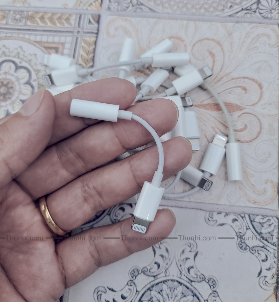 Cáp chuyển tai nghe Apple Lightning to 3.5 mm Headphone Jack Adapter (MMX62AM/A) A1749