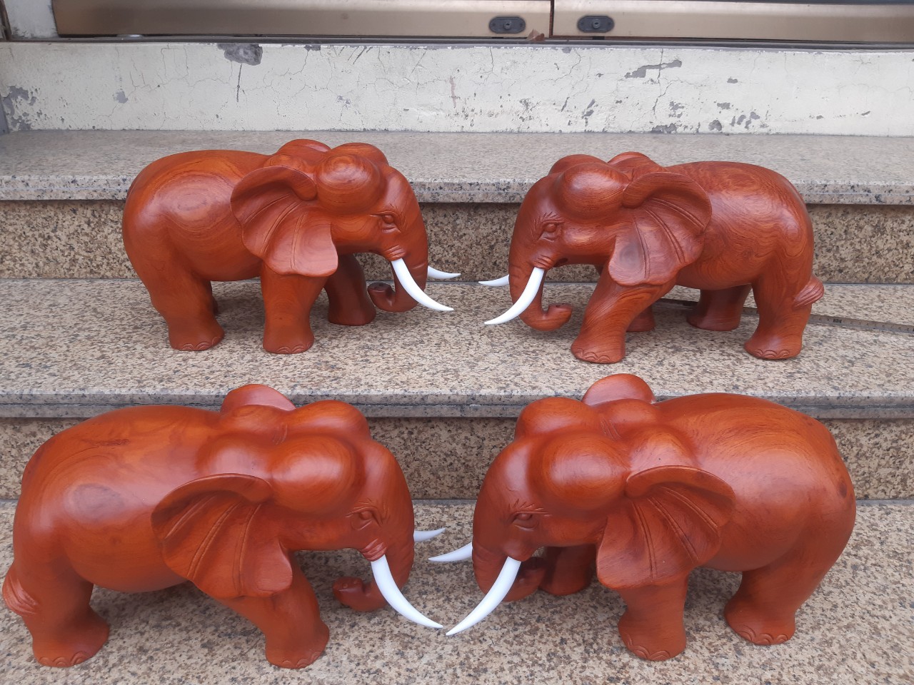 cặp tượng voi gỗ hương đá nguyên khối ngang 30 cm