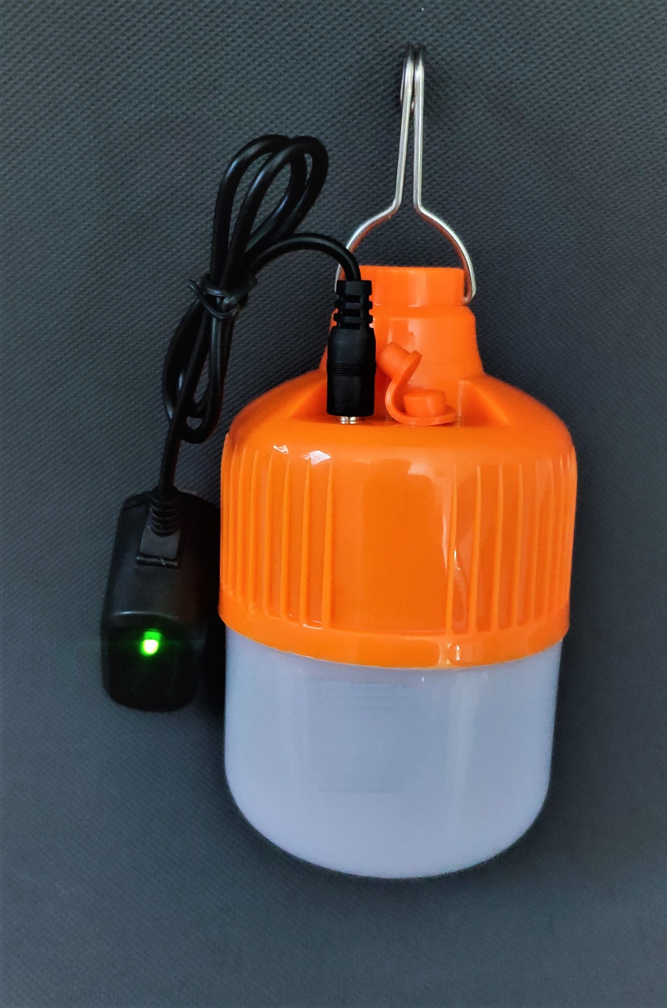 Bóng đèn Led 50W sạc tích điện Yến Quân YQ-802 có móc treo không dây thông minh 3 chế độ sáng