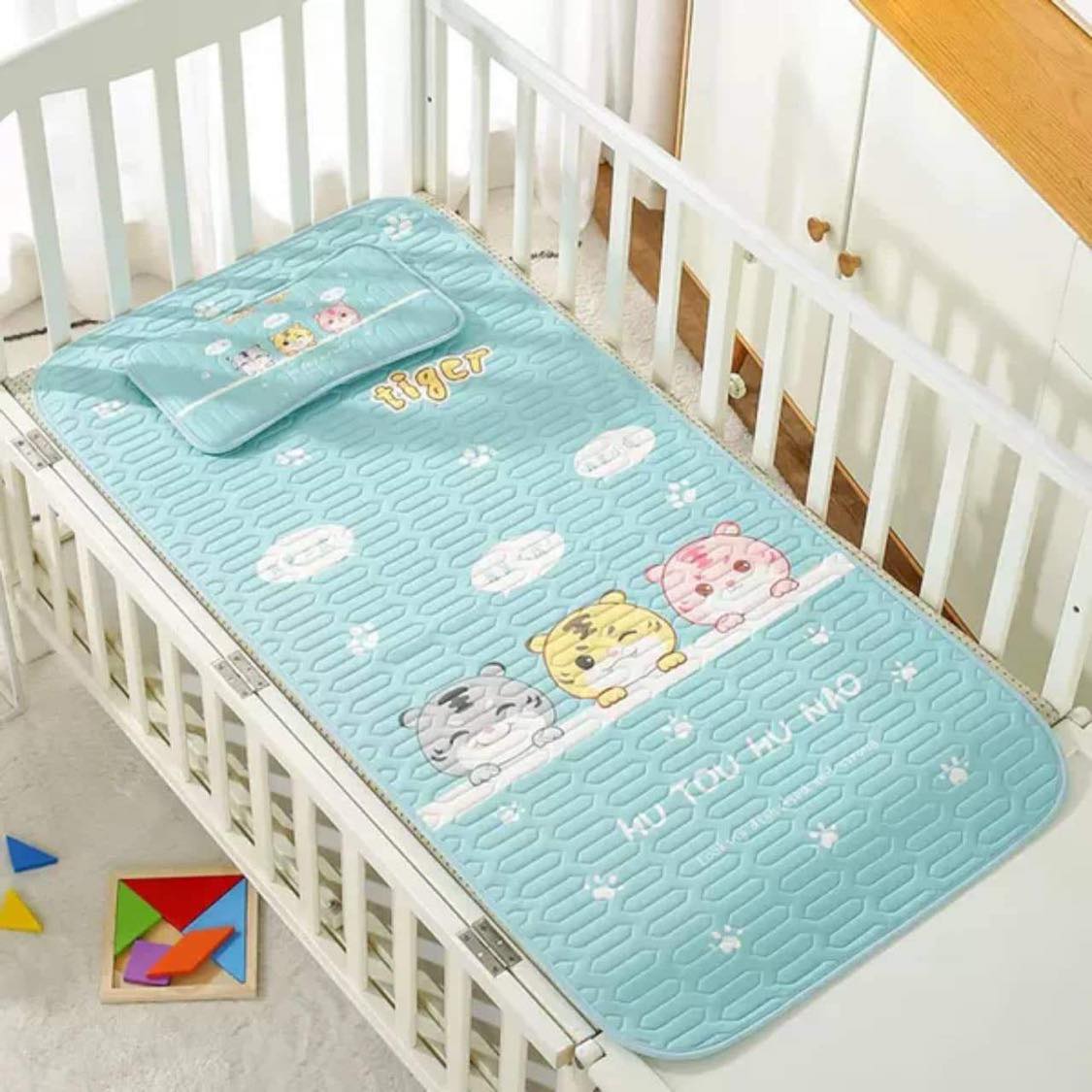 Tặng Kèm Gối Chiếu Điều Hòa Cao Su Non Cho Bé Kích Thước 60X1M2 Giao Mẫu Ngẫu Nhiên