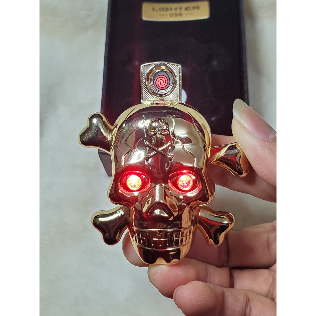 Bật lửa điện đầu lâu màu vàngcó âm thanh sống động