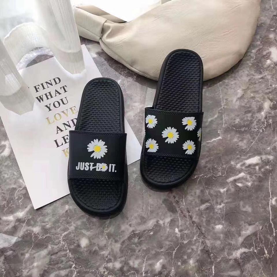 Dép quai ngang nam nữ cúc đen hot trend