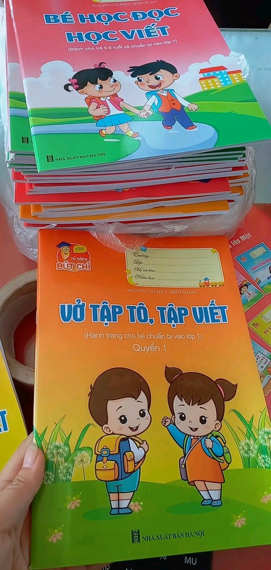 Combo 15 quyển tập tô, tập viết chữ với tập tô chữ hoa dành cho các bé tập viết lên lớp 1