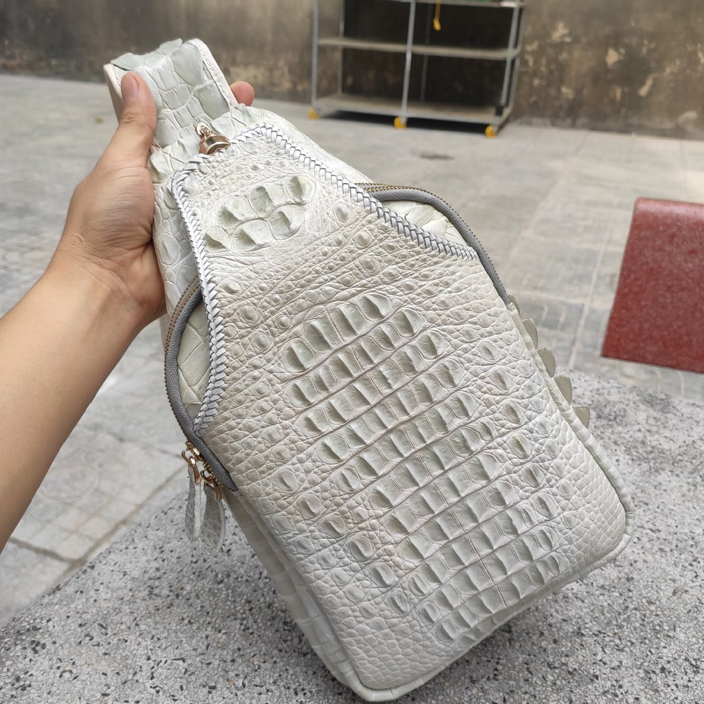 Túi đeo cho nam da cá sấu bạch tạng hàng hiếm!