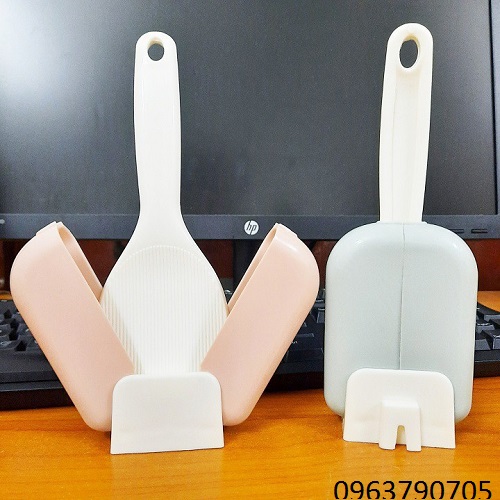 Muỗng xới cơm nhựa PP cao cấp chống dính kèm giá đựng tiện dụng, môi xới cơm bằng nhựa chịu nhiệt, môi sới cơm an toàn, môi sới cơm siêu chống dính kèm giá đựng thông minh tránh bụi bẩn