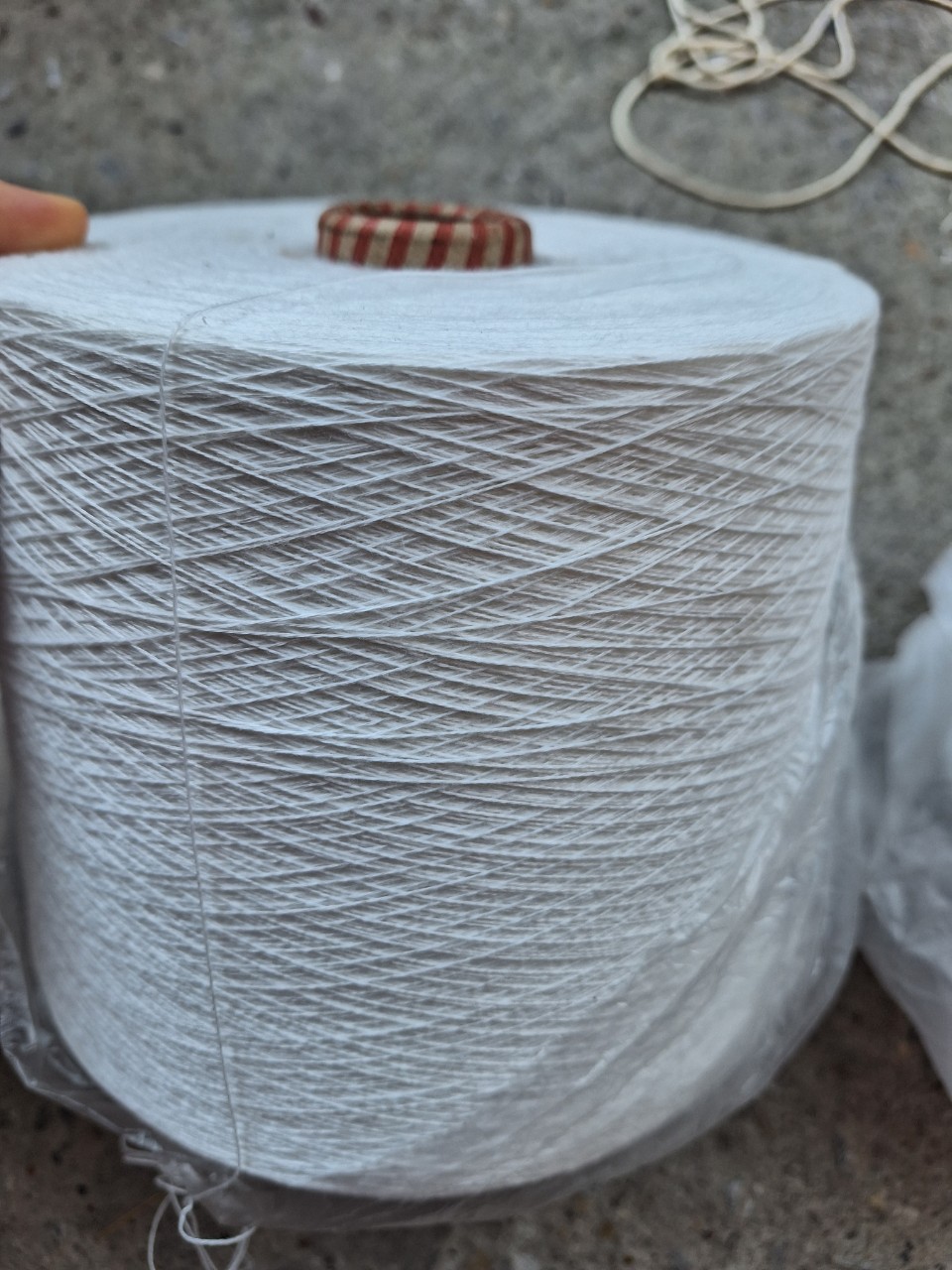 Chỉ may bao bì giá rẻ thị trường, chỉ khâu bao xi măng cuộn 2.2kg