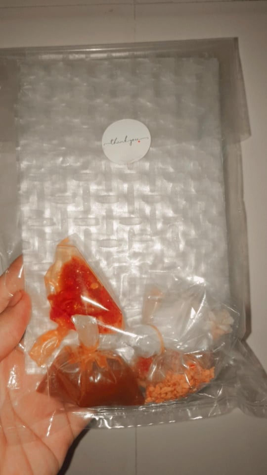Bánh tráng chấm sate ớt rim