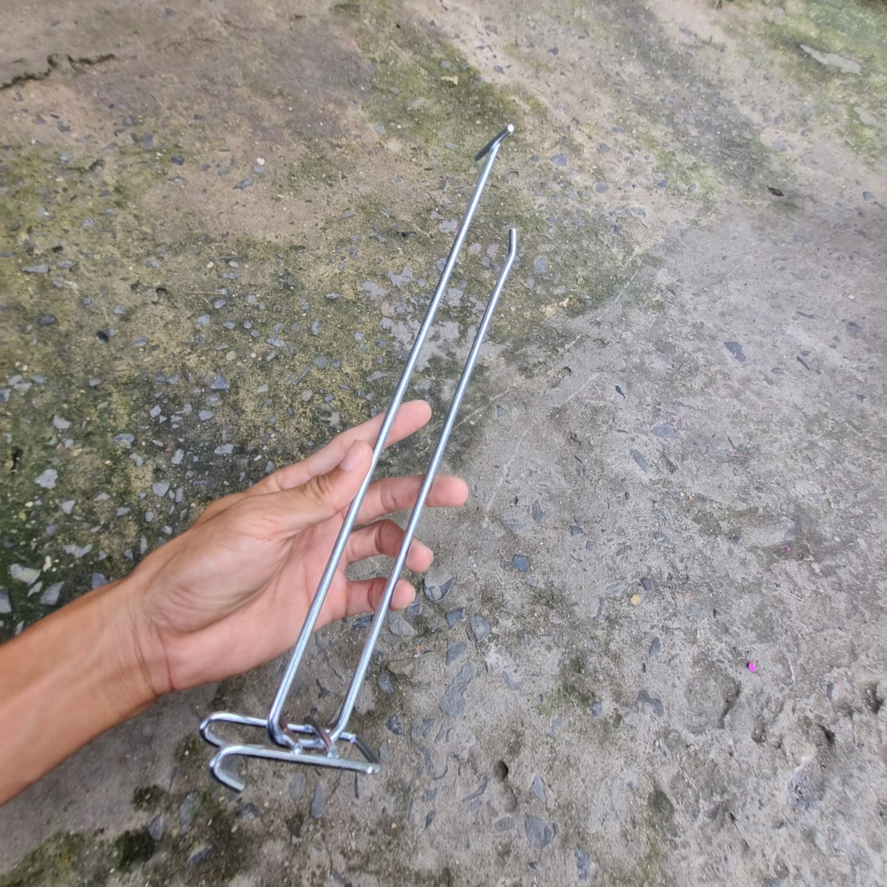 Móc treo lưới móc treo siêu thị móc treo kệ hàng 2 tầng-Móc đôi cài lưới sắt vuông