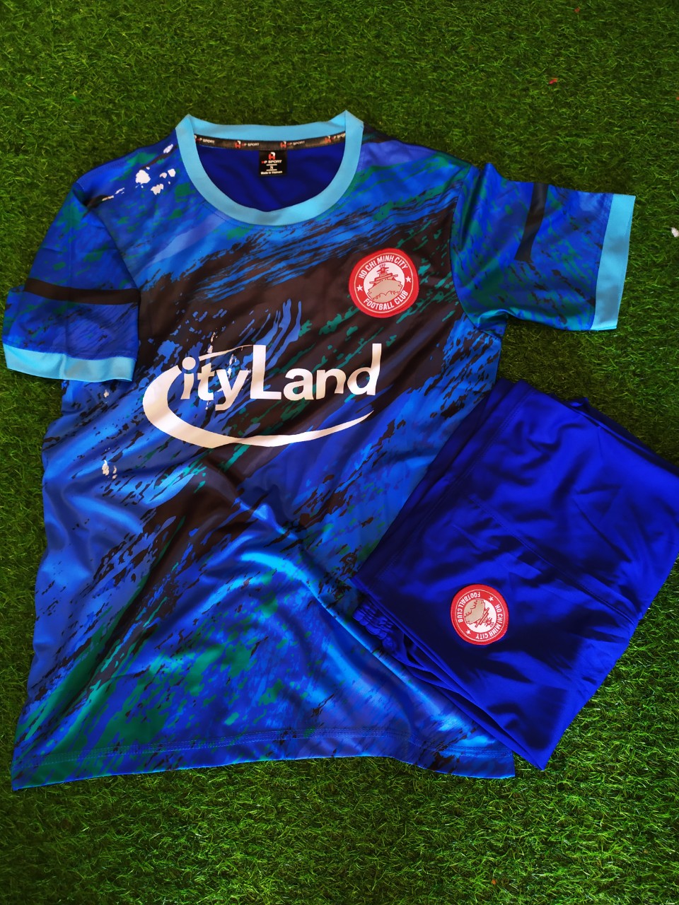 BỘ QUẤN ÁO ĐÁ BANH CLB TPHCM MỚI NHẤT 2021/2022