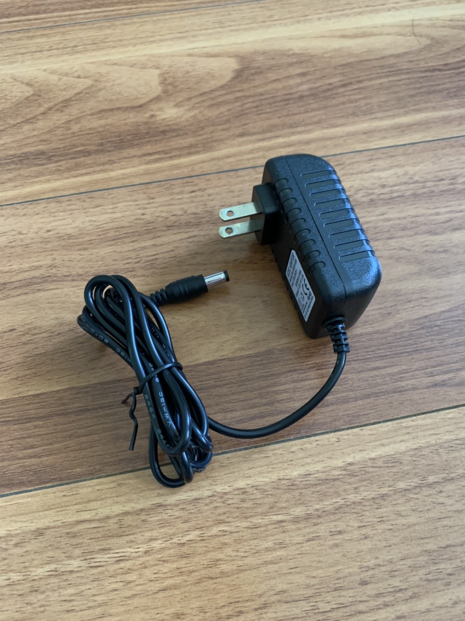 Bộ adapter 12v + dây kẹp bình acquy dùng cho quạt bình acquy