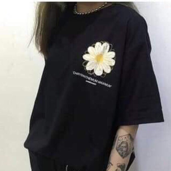 Áo thun tay lỡ hoa cúc hot trend