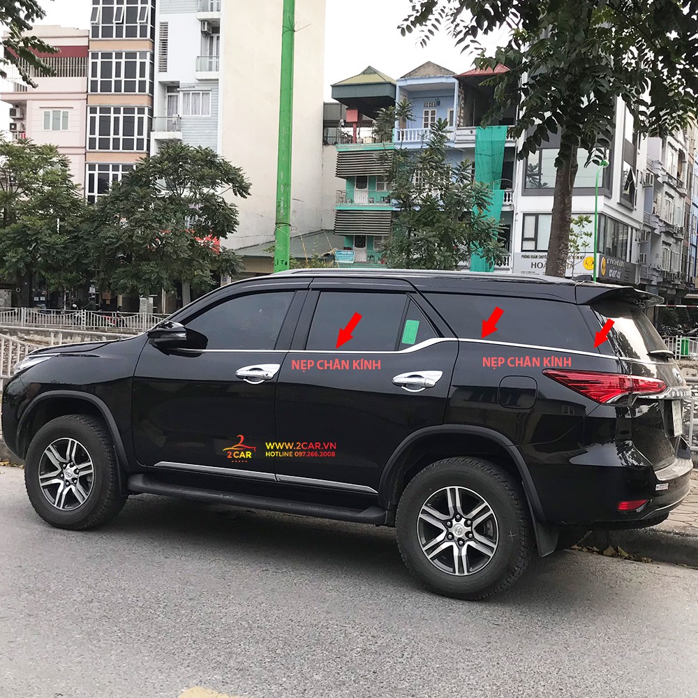 Nẹp viền chân kính, cong kính xe toyota fortuner 2017 - 2018 2019 2020 2021 2022 2023 inox sáng bóng