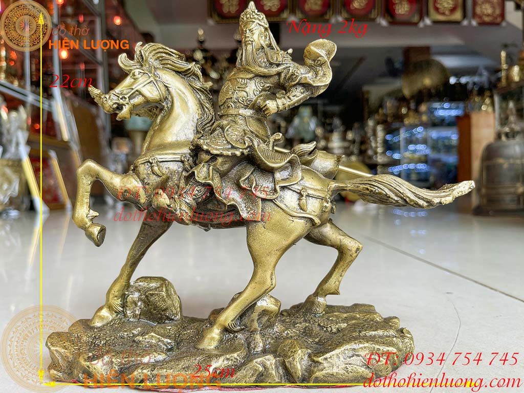 Tượng quan công cưỡi ngựa cầm đao bằng đồng phong thủy, dxc: 25x22cm nặng 2kg