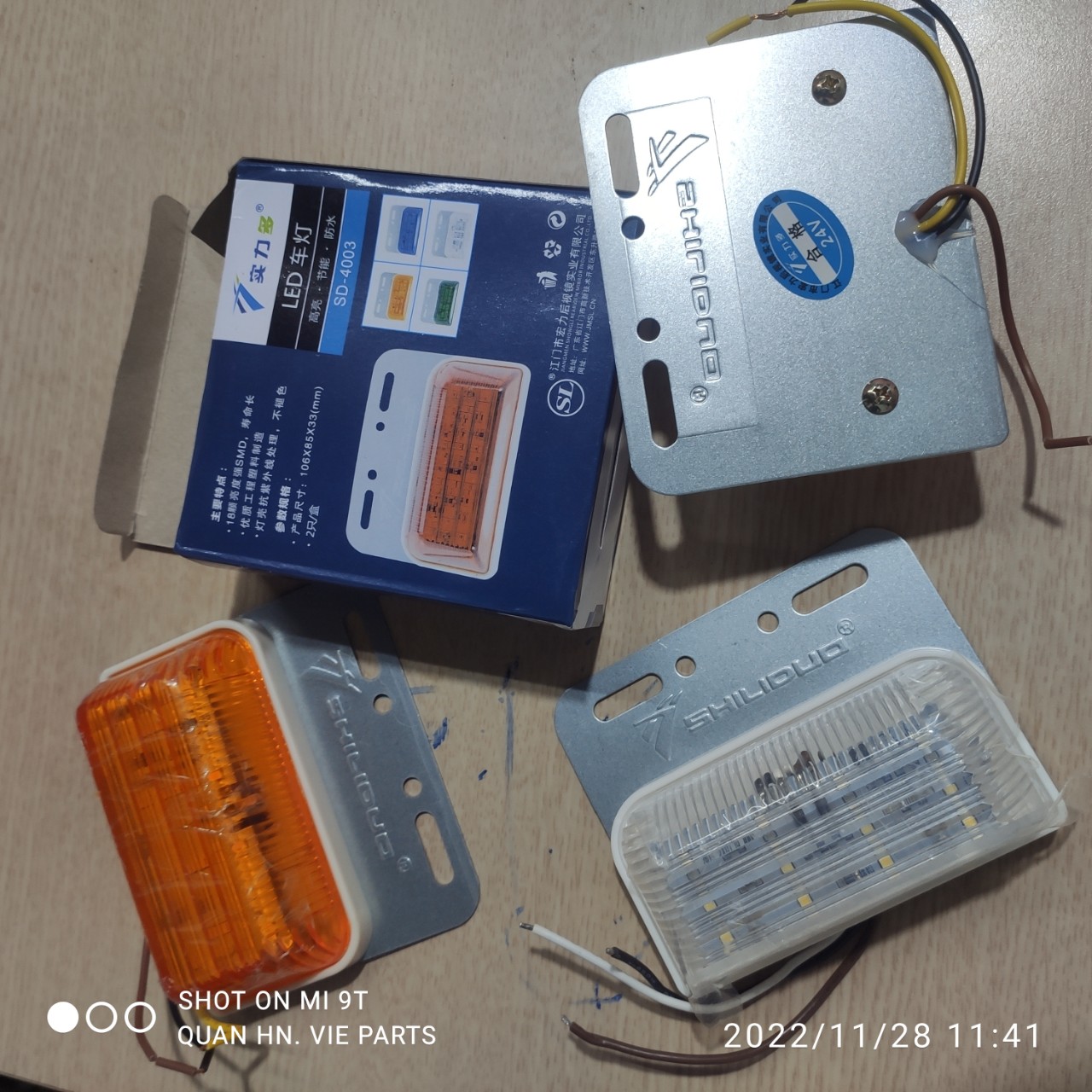 KMDB. Đèn led sườn xe tải 4003 12V 24V. đèn sườn 12V 24v, đèn chiếu cạnh , đèn hông xe tải, đèn xi nhan thùng xe tải . hàng sịn sò.... VIE PARTS