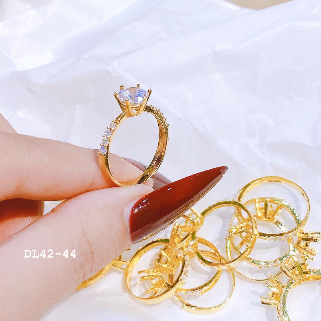 Nhẫn vàng nữ đính đá chất liệu vàng tây 10k MS43