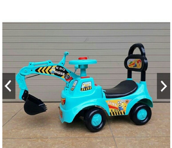Xe cẩu chòi chân cho bé (Có nhạc + còi + gầu múc + tựa lưng