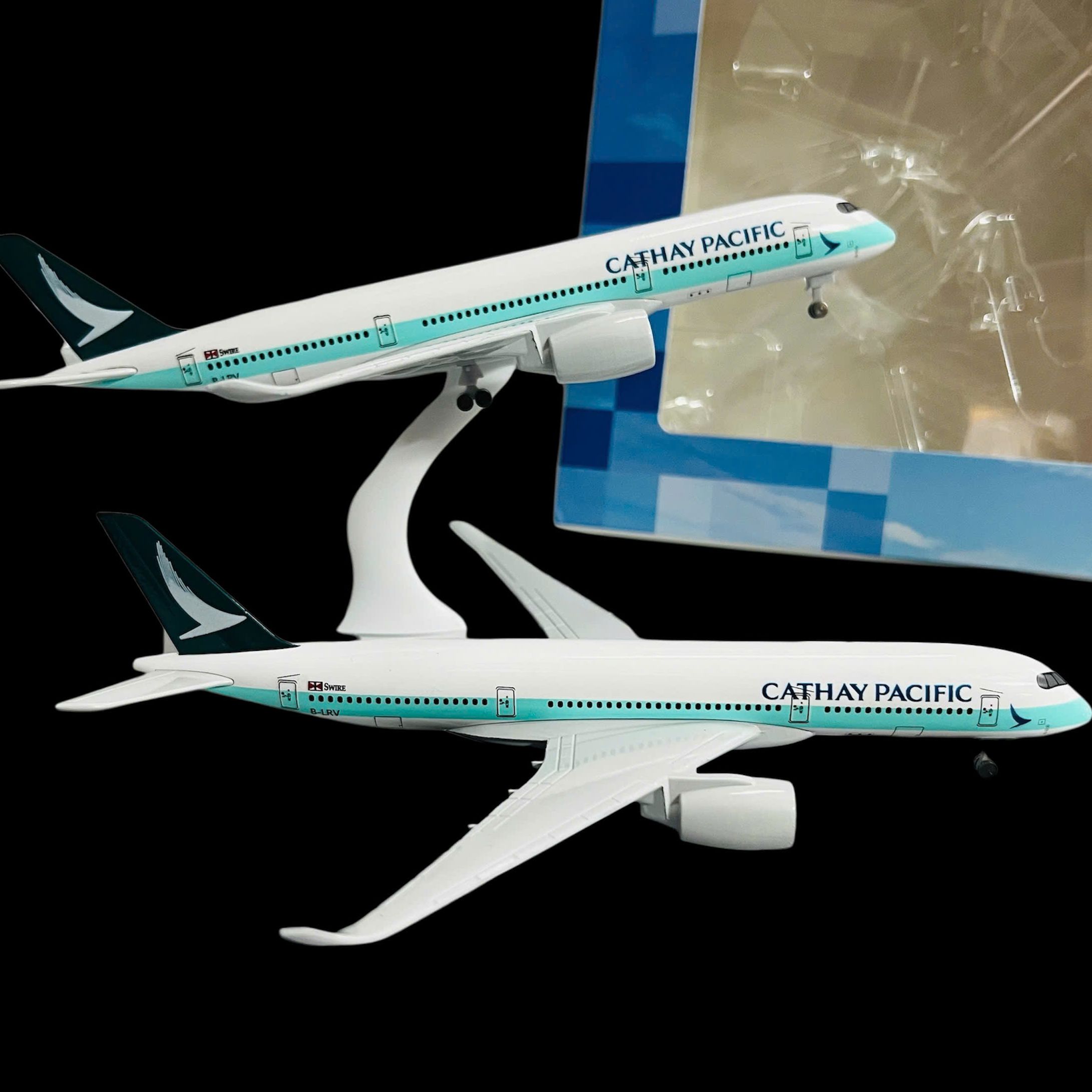 MÁY BAY KIM LOẠI AIRBUS A350-900 CATHAY PACIFIC TỈ LỆ 1:400 (20CM) SƠN TĨNH ĐIỆN, BÁNH XE LIỀN KHỐI CAO CẤP