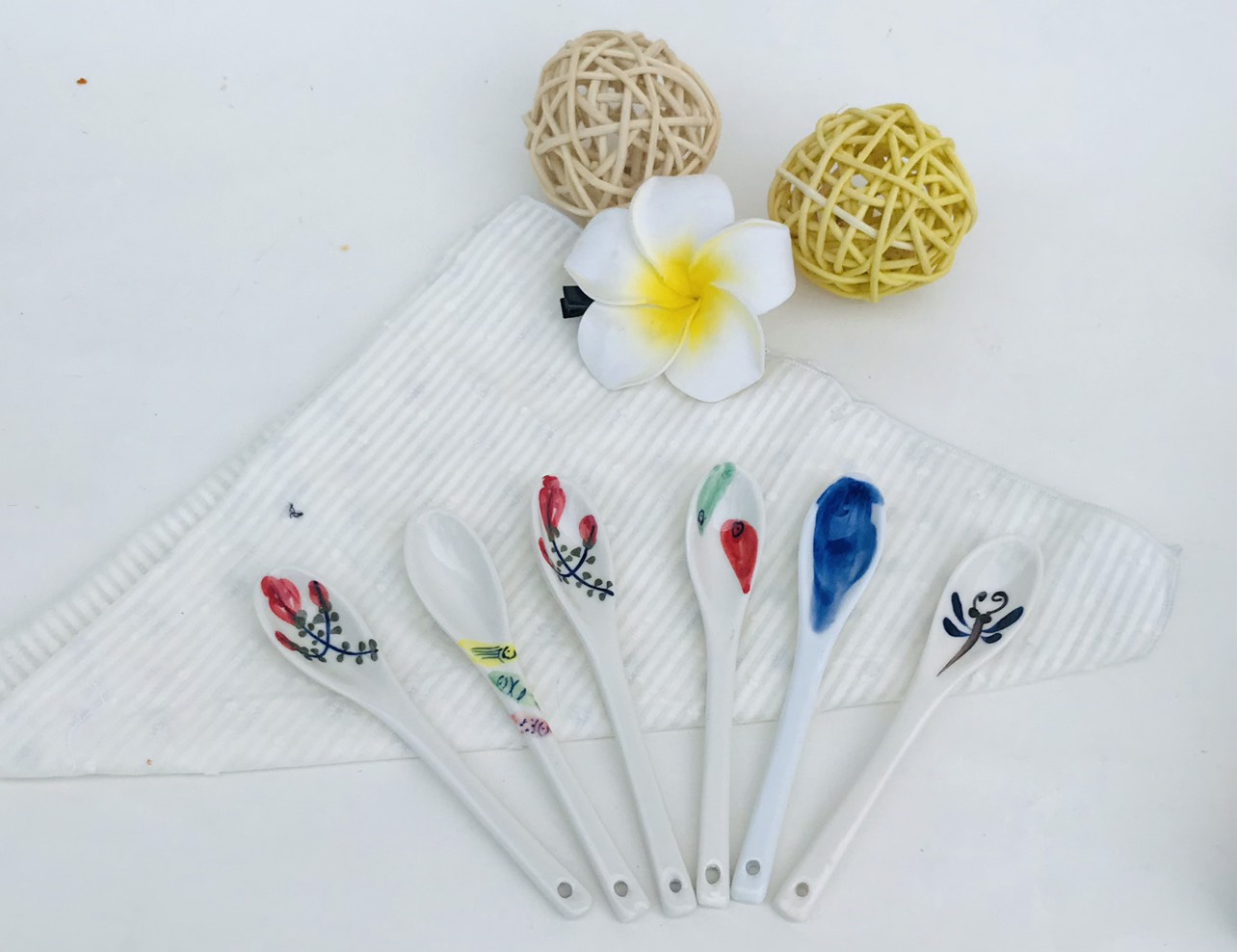 {GỐM VẼ TAY} Thìa Gốm Sứ Họa Tiết cách Điệu Tinh Tế Sang Trọng Thíc Hợp Cho Bé Ăn Dặm Hoặc Dùng Để Uống Cafe Kích Thước 12cm