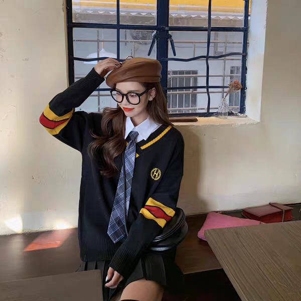 Áo len cổ tim tay dài thêu logo Ulzzang