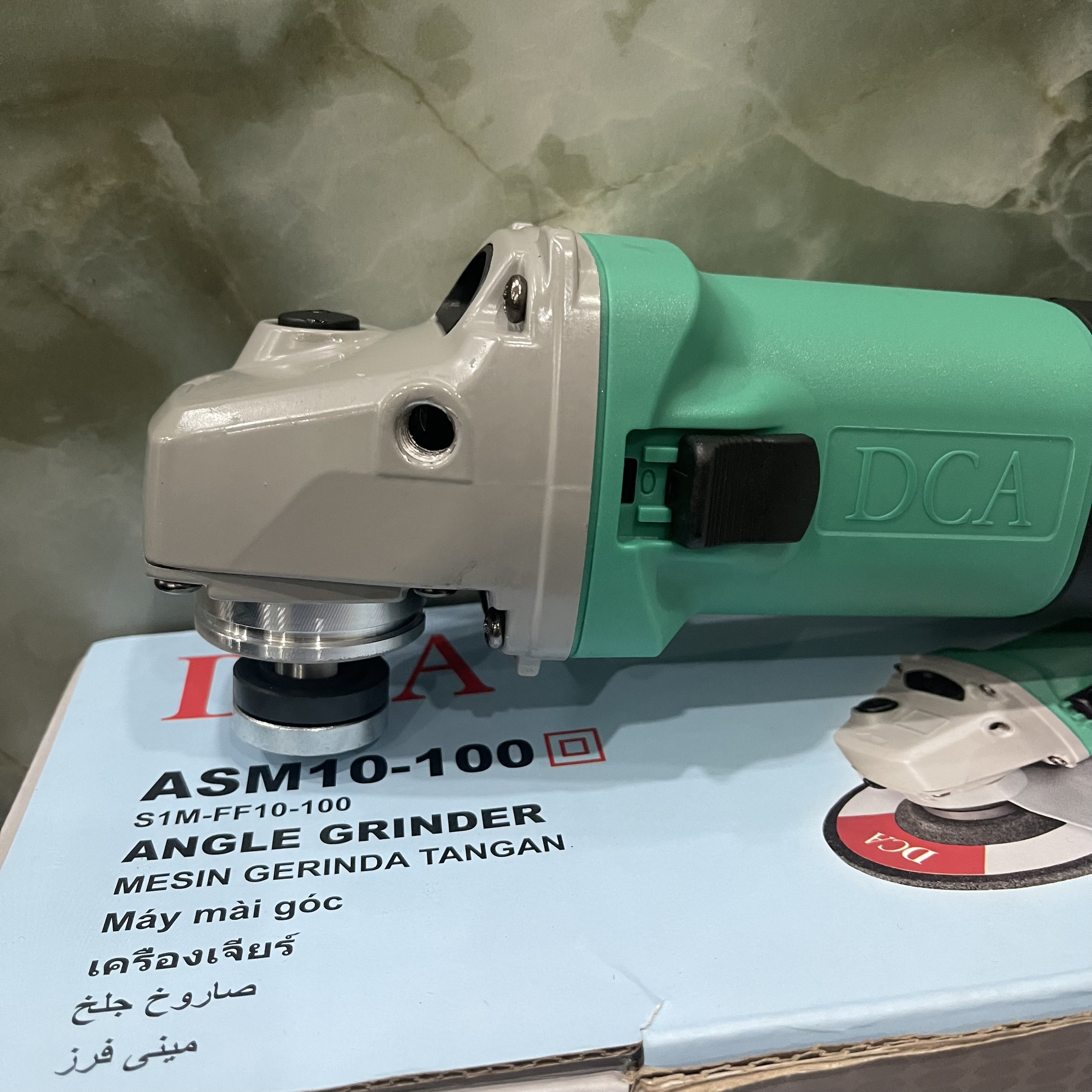 MÁY MÀI GÓC DCA 4  - TẶNG 2 LƯỠI CẮT - CÔNG SUẤT 1020W