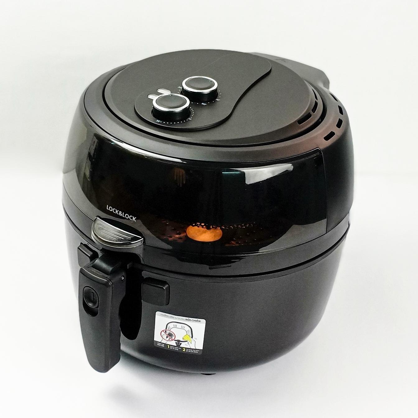 Nồi chiên không dầu cơ lock&lock 6.5L EJF586BLK, công suất 1800w, bảo hành 12 tháng, công nghệ mới Inverter tiết kiệm điện và bền hơn, có tay quay đảo thức ăn giúp thực phẩm nhanh chín