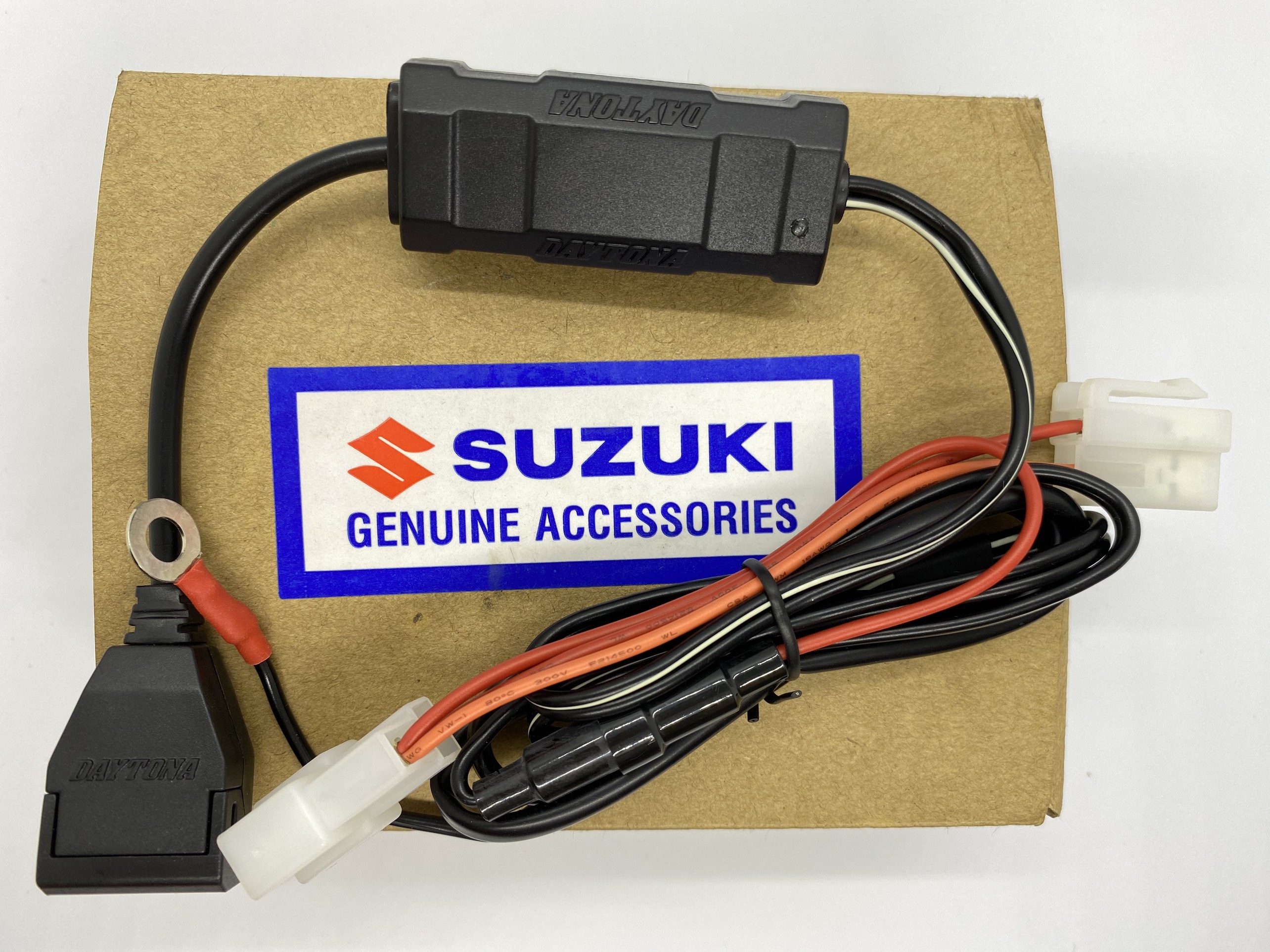 Sạc USB Daytona của Nhật nhập Suzuki Indonesia