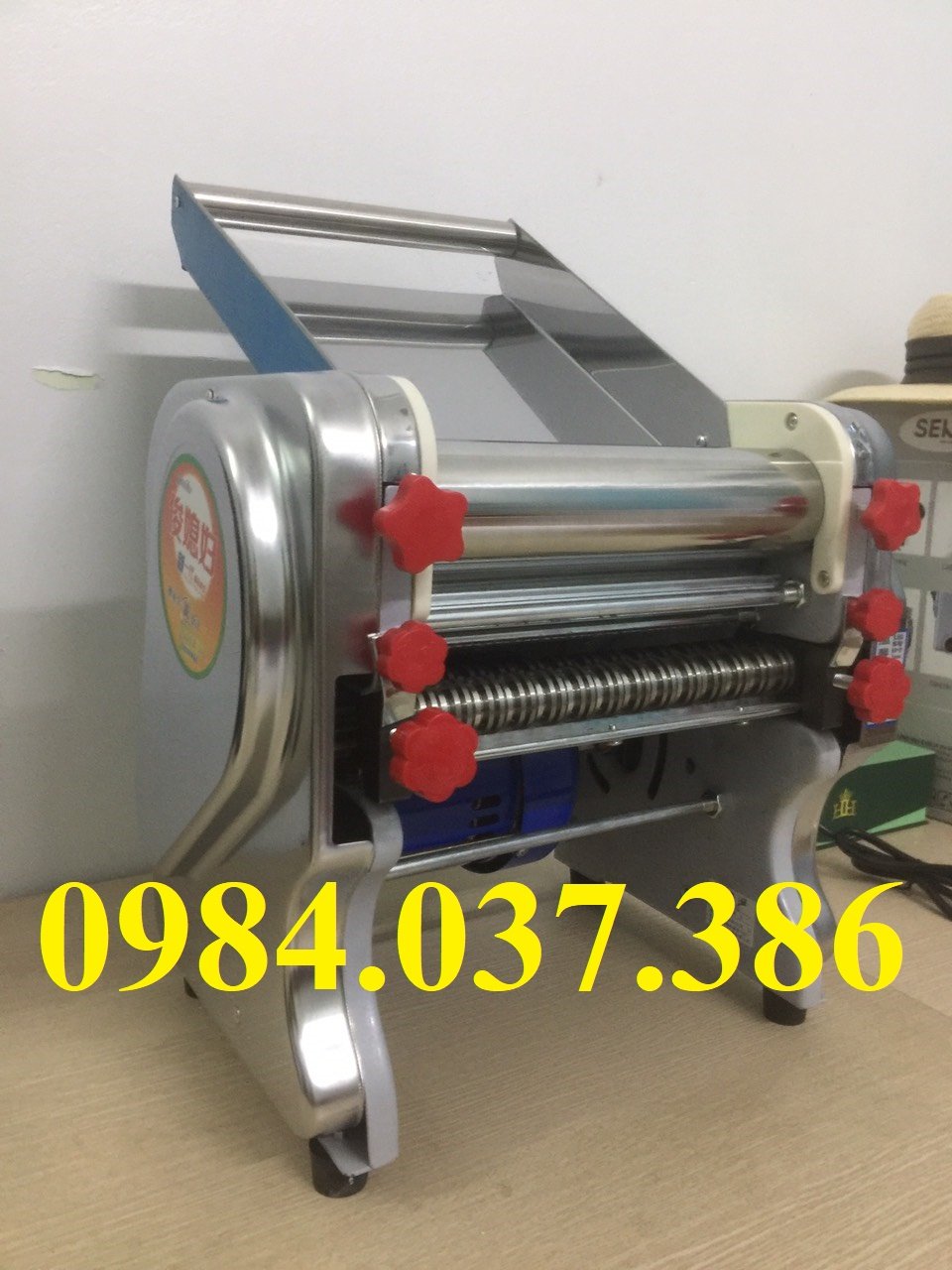 Máy cán bột làm sợi bánh canh tươi chạy điện FKM240