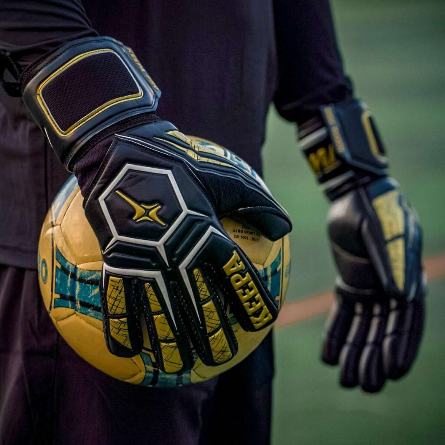 Găng tay thủ môn iwin keepa pro gk02
