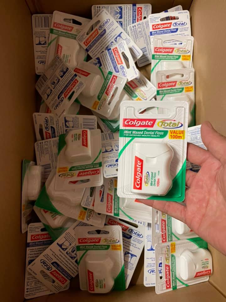 Chỉ nha khoa hương bạc hà Colgate Total Mint Waxed Dental Floss 100m