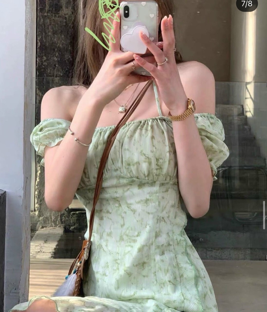 Đầm hoa xanh cổ yếm vai rơi
