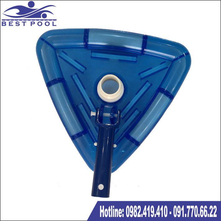 Bàn hút tam giác trong hút cặn đáy bể bơi