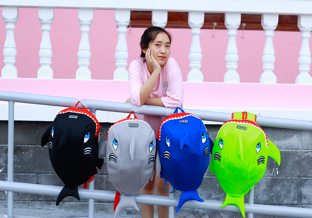 Balo cá mập xanh dạ quang dễ thương