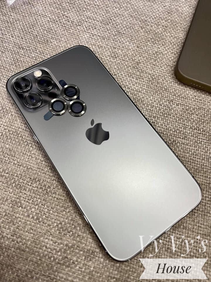 Dán kim loại bảo vệ từng mắt camera cho iPhone 12 Pro Max màu xám