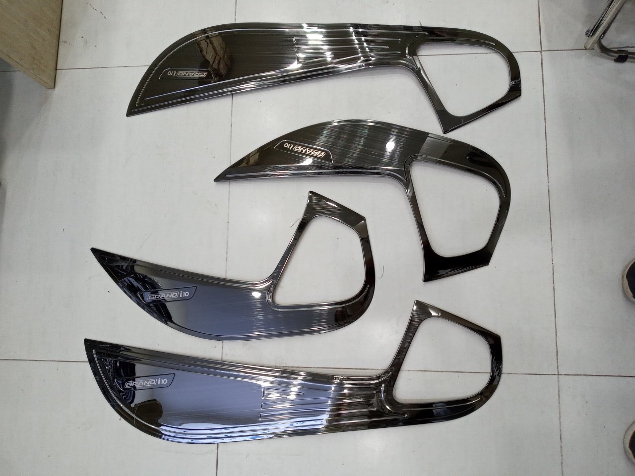 Ốp tapli cánh cửa xe GRAND I10 tặng kèm keo trợ dính 3M