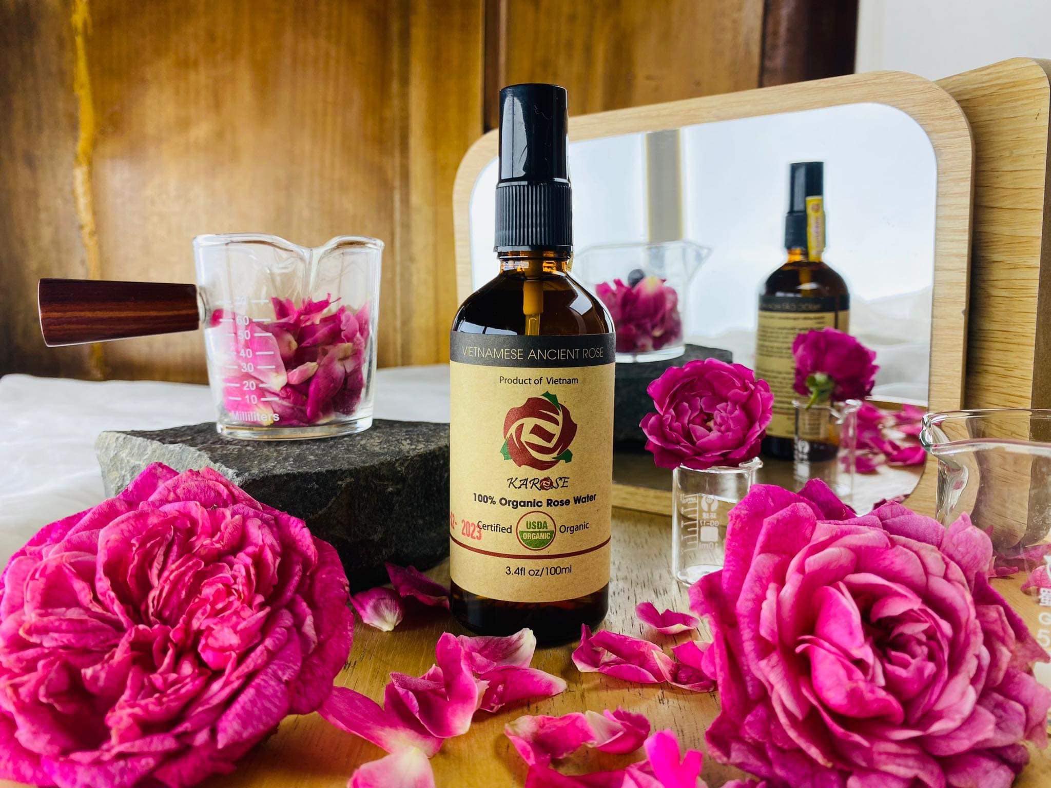 Nước hoa hồng hữu cơ Karose 100ml. Nước dưỡng da thiên nhiên cấp ẩm cho da. Nước cất hoa hồng hữu cơ 100% Karose.