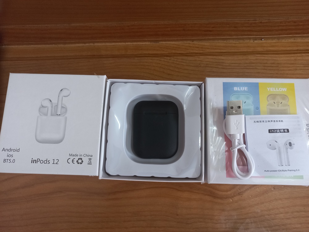 Tai nghe bluetooth i12 được chọn màu
