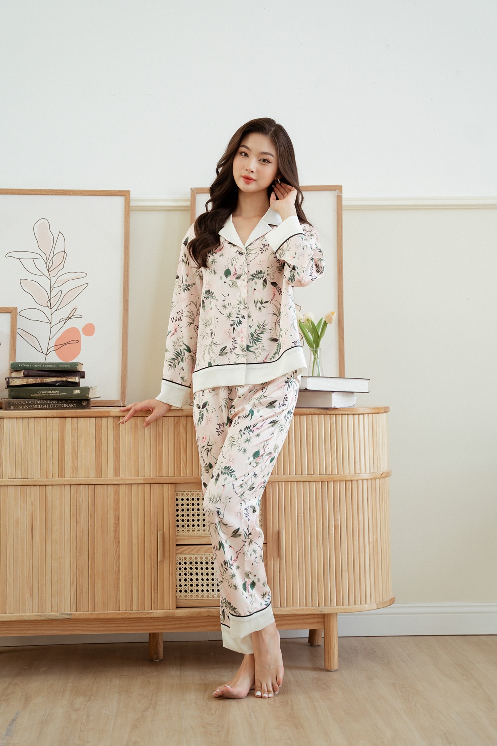 Bộ pijama dài tay phối hoa leo nền xanh/be venus secret