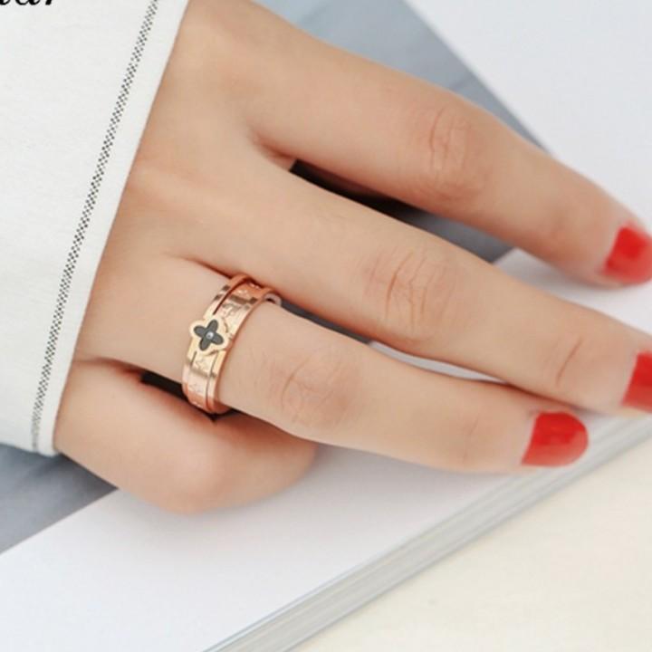 Bộ 2 Chiếc Nhẫn Lồng Vào Nhau Titan Không Đen TT 1882