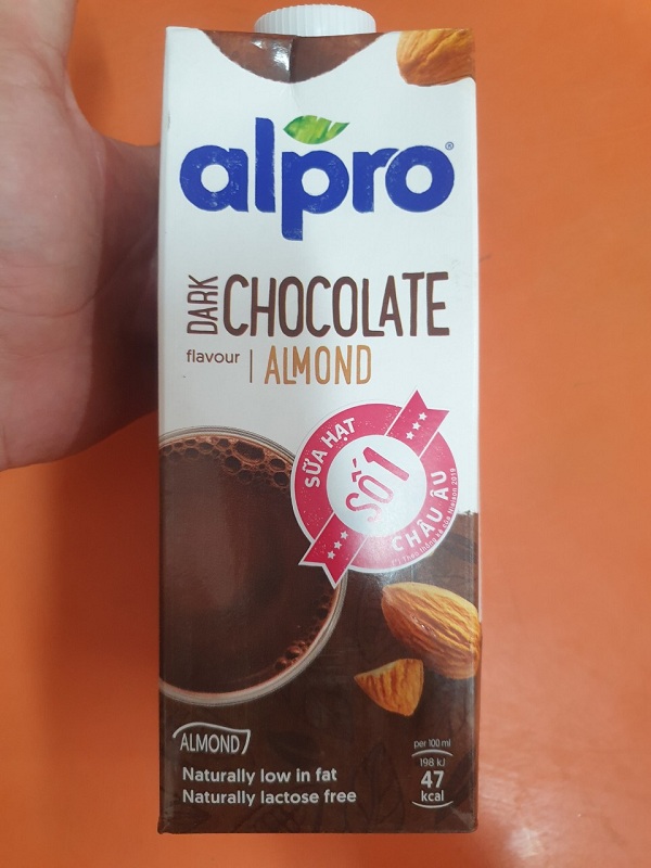 Thức uống hạnh nhân vị socola đen bổ sung dinh dưỡng hiệu Alpro 1L
