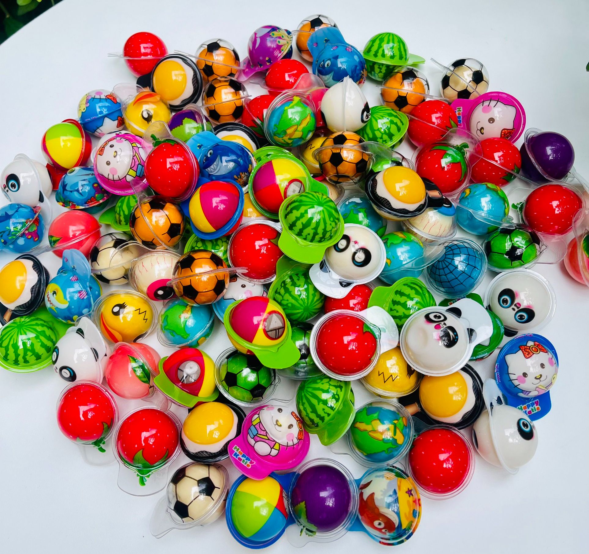   XÁ 1KG  Kẹo Dẻo Có Nhân Hình Con Mắt  Dưa Hấu  Dâu   Vịt  Đào  Gấu trúc  Mèo Kitty  Người Nhện v.v... 