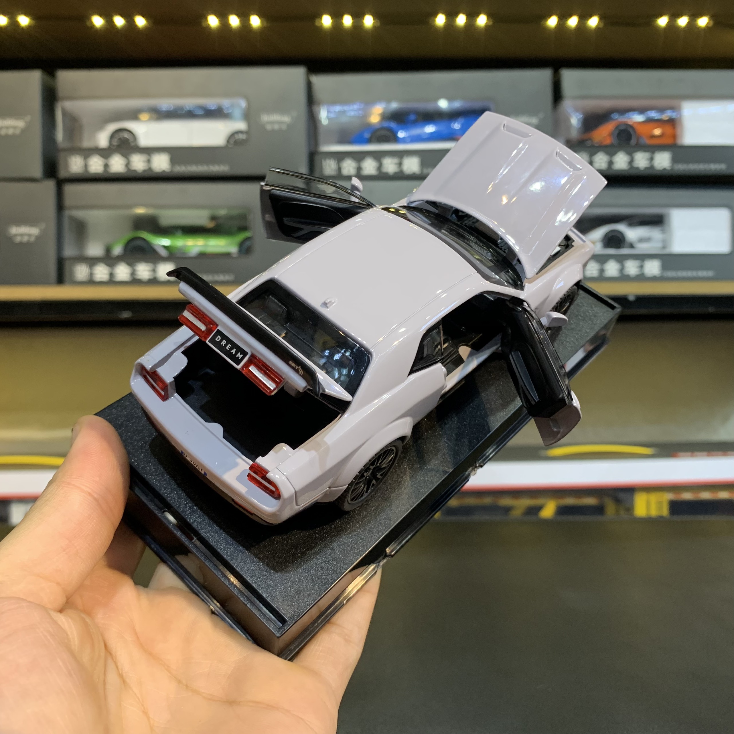 Mô hình xe dodge challenger srt hellcat 2023 tỉ lệ 1:32 double horses