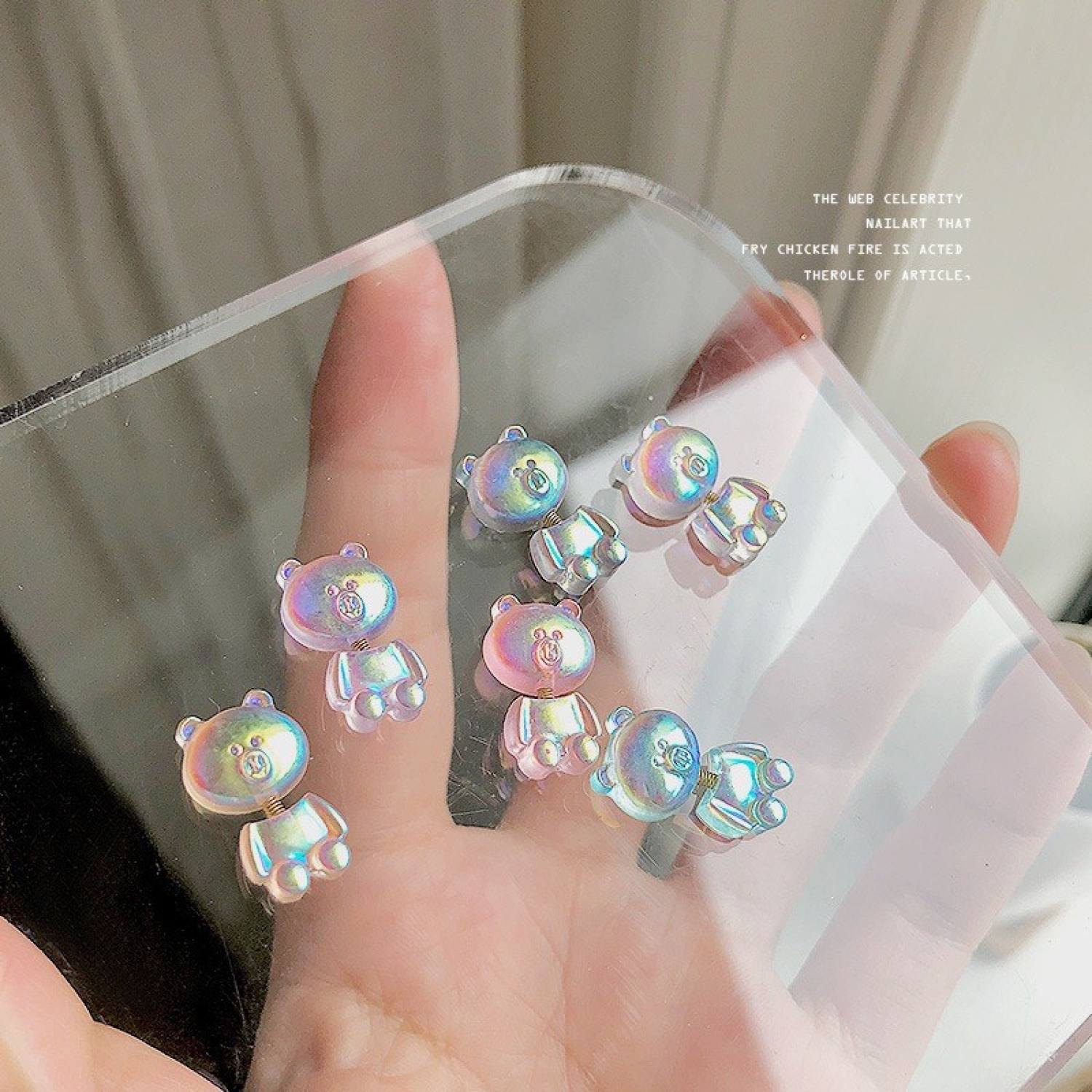 Charm gấu đầu lắc lư