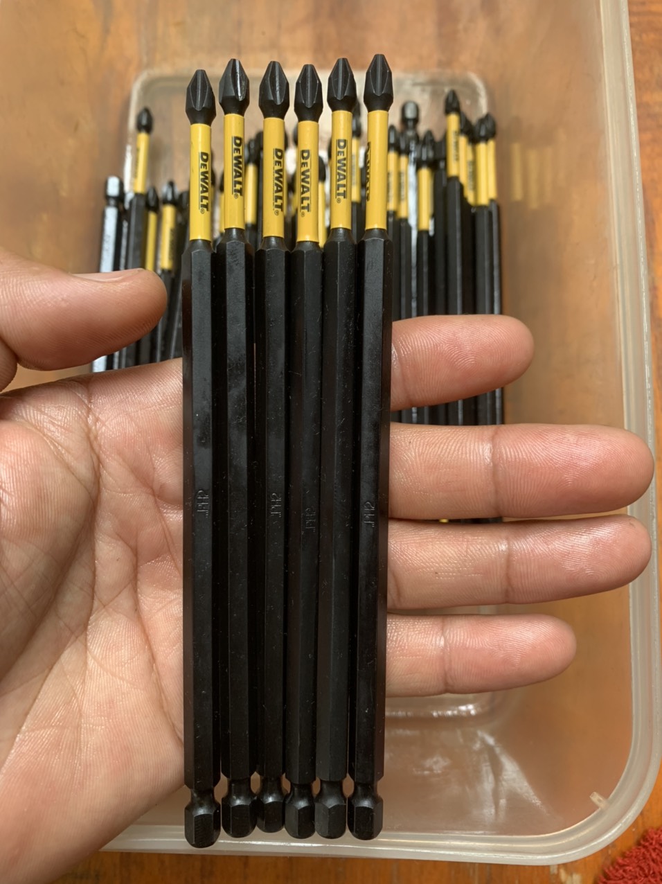 Mũi vít PH2 Dewalt đen dài 152mm chính hãng có từ