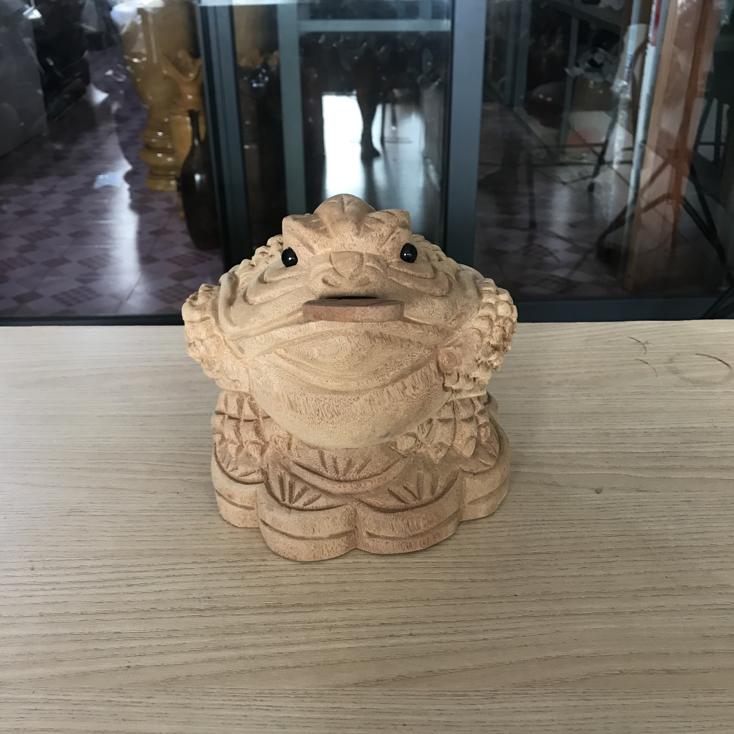 [HCM]Cóc Ngậm tiền bằng  gỗ xá xị để bàn thần tài bàn làm việc kích thước 18cm