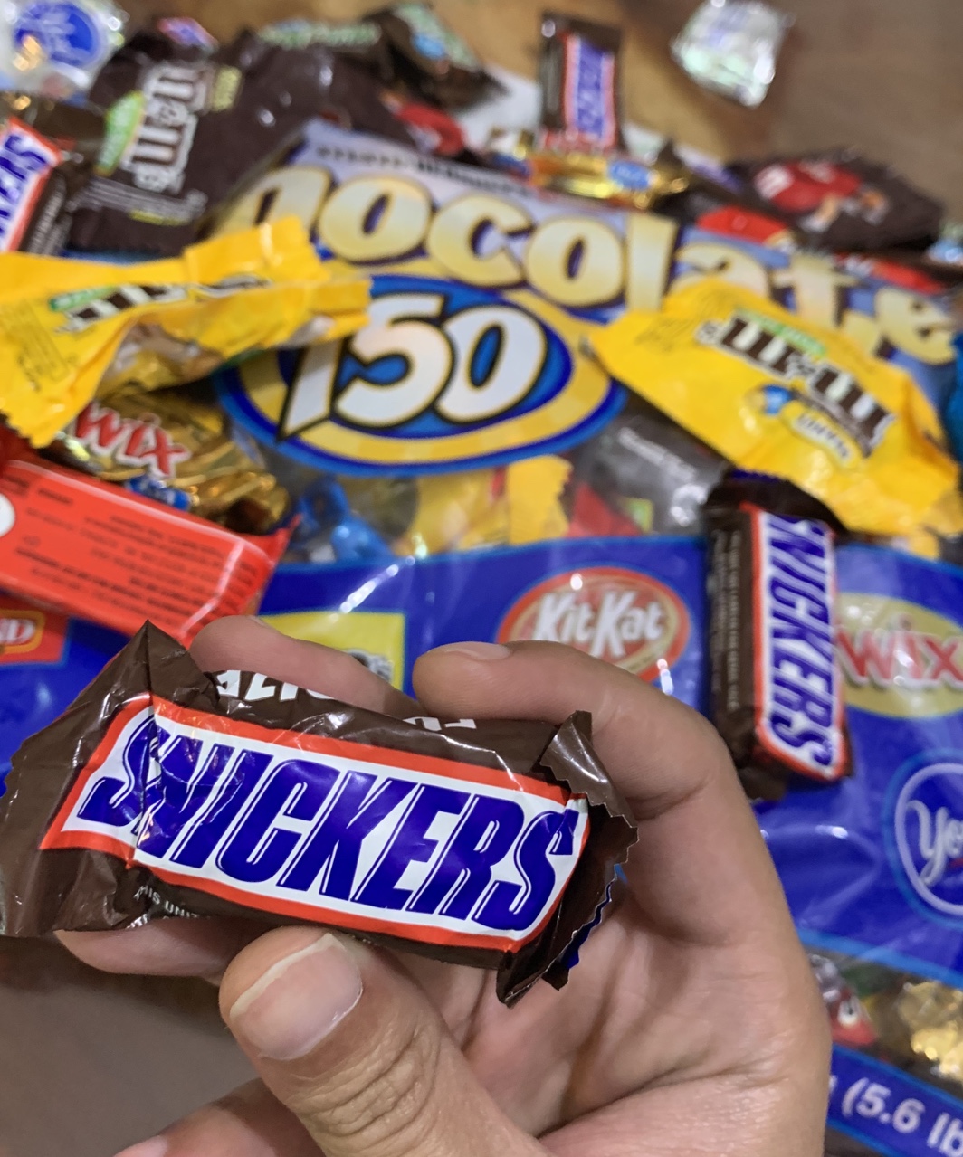 Kẹo Chocolate Tổng Hợp 150 Pieces Kirkland Signature 2.5Kg Của Mỹ