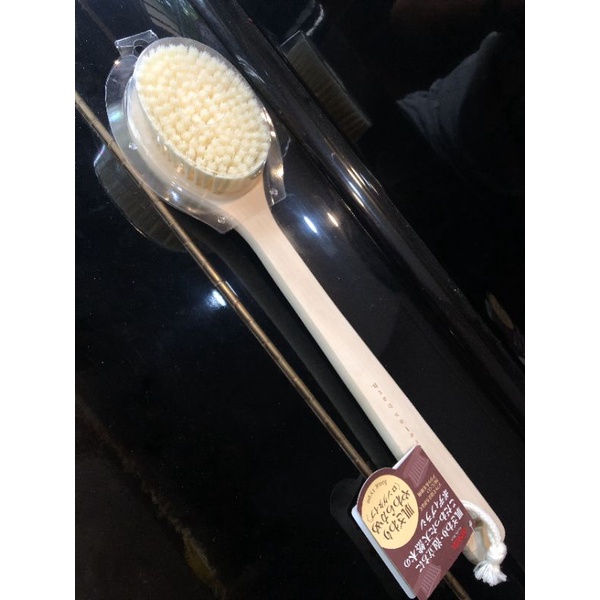 Bàn chải tắm Nhật cán gỗ loại dài made in Japan/Bàn chải chà lưng Aisen Nhật Bản loại dài BY411