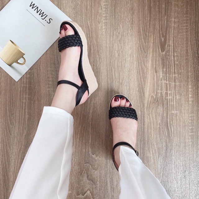 Sandan đế xuồng 5cm quai đan 2 màu Đen -Kem