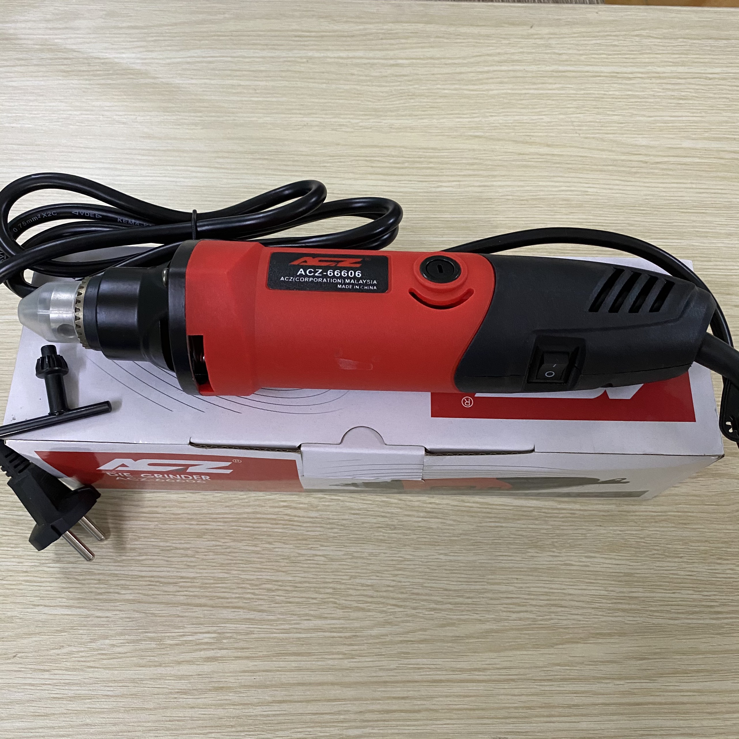Máy mài khuôn ACZ 66606 có đầu khoan 6ly nhỏ gọn dễ sử dụng